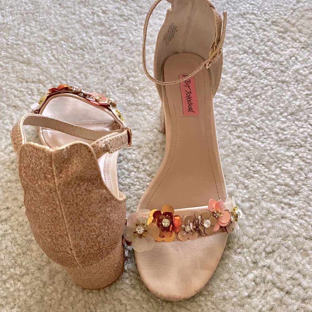 Summer wedding guest shoes!